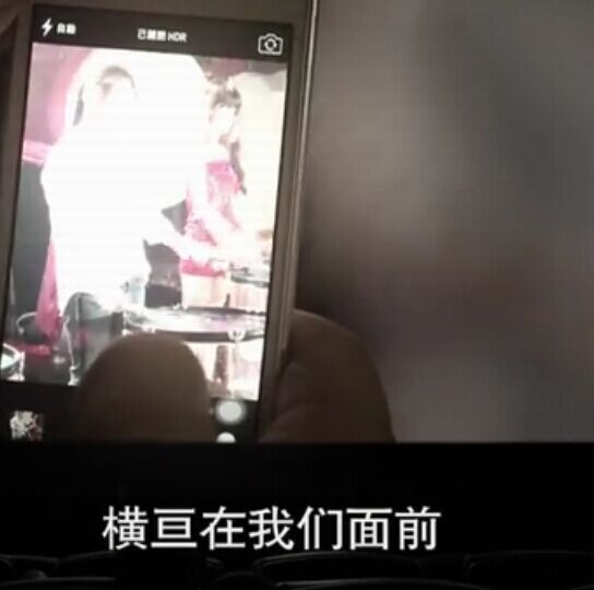 我在用力靠近你