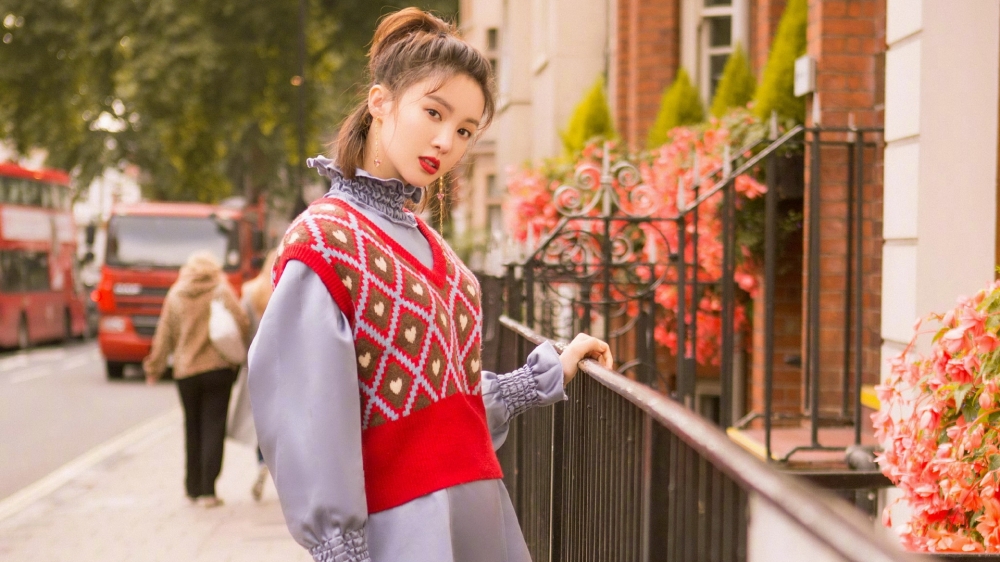 妩媚金晨街拍图片