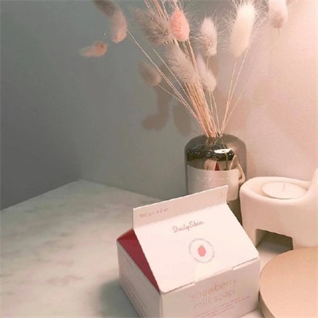 女生朋友圈背景图唯美简约 我很无聊你也不必有趣