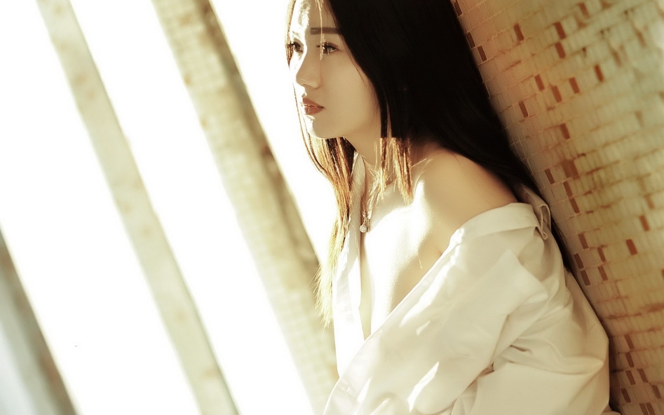 美女冬季私房诱惑桌面壁纸