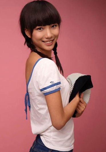 全智贤林允儿宋茜佐佐木希景甜 中日韩双辫子美女发型图片
