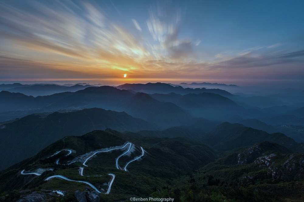 金子山日出风景图