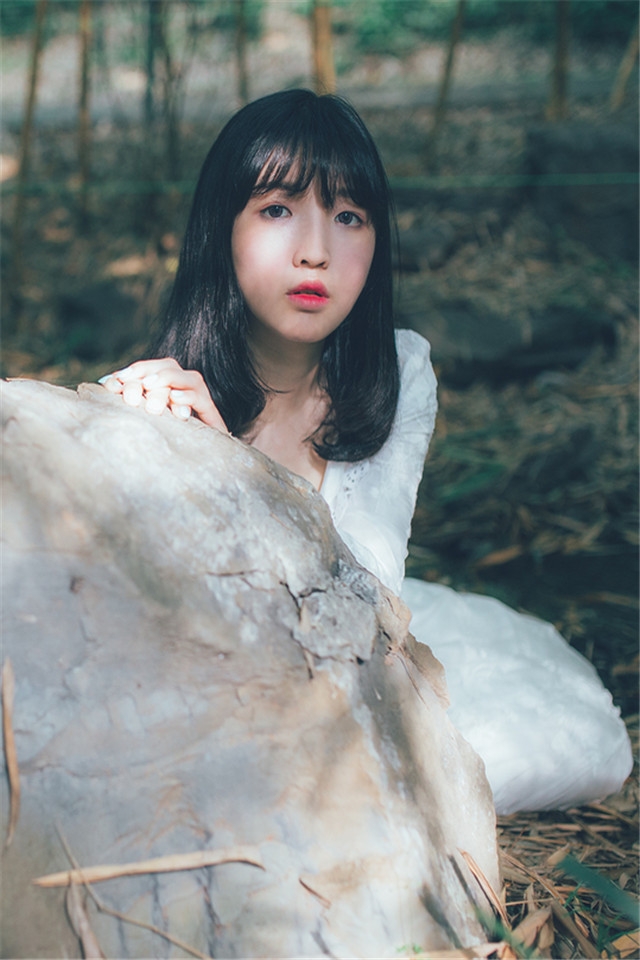 大眼清纯美女手机桌面壁纸下载