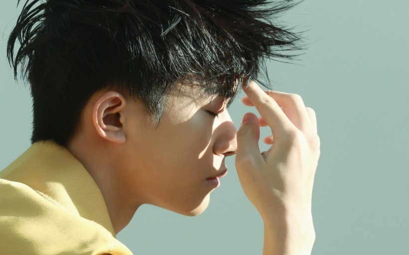 TFBOYS易烊千玺帅气桌面壁纸