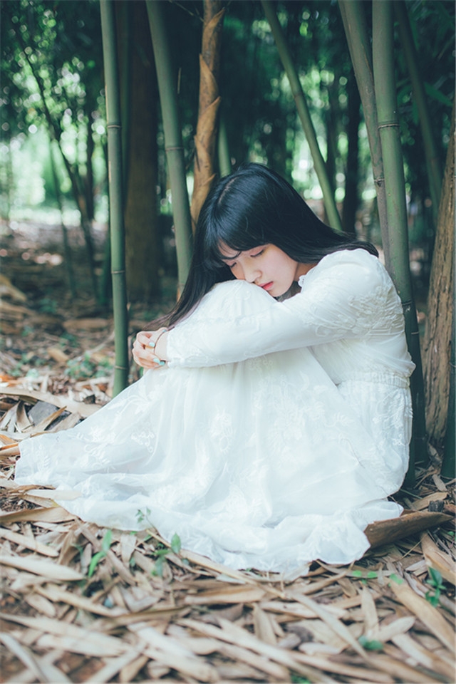 大眼清纯美女手机桌面壁纸下载