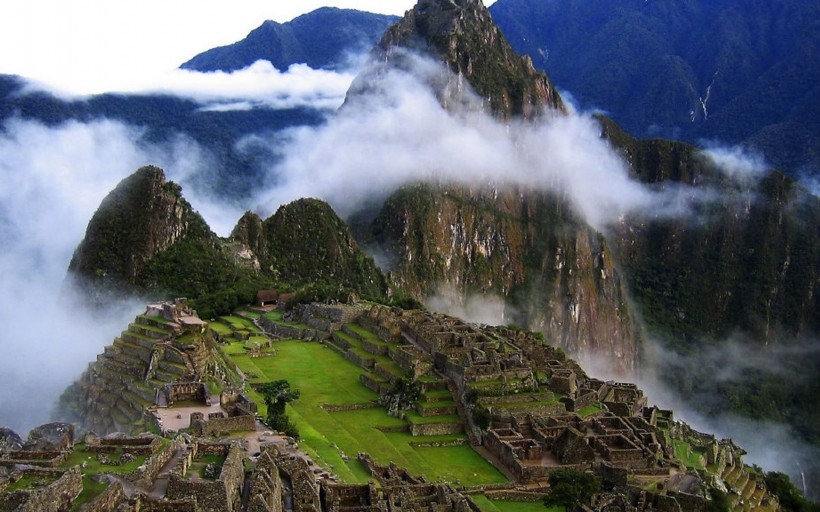 秘鲁印加遗址马丘比丘壮观风景桌面壁纸
