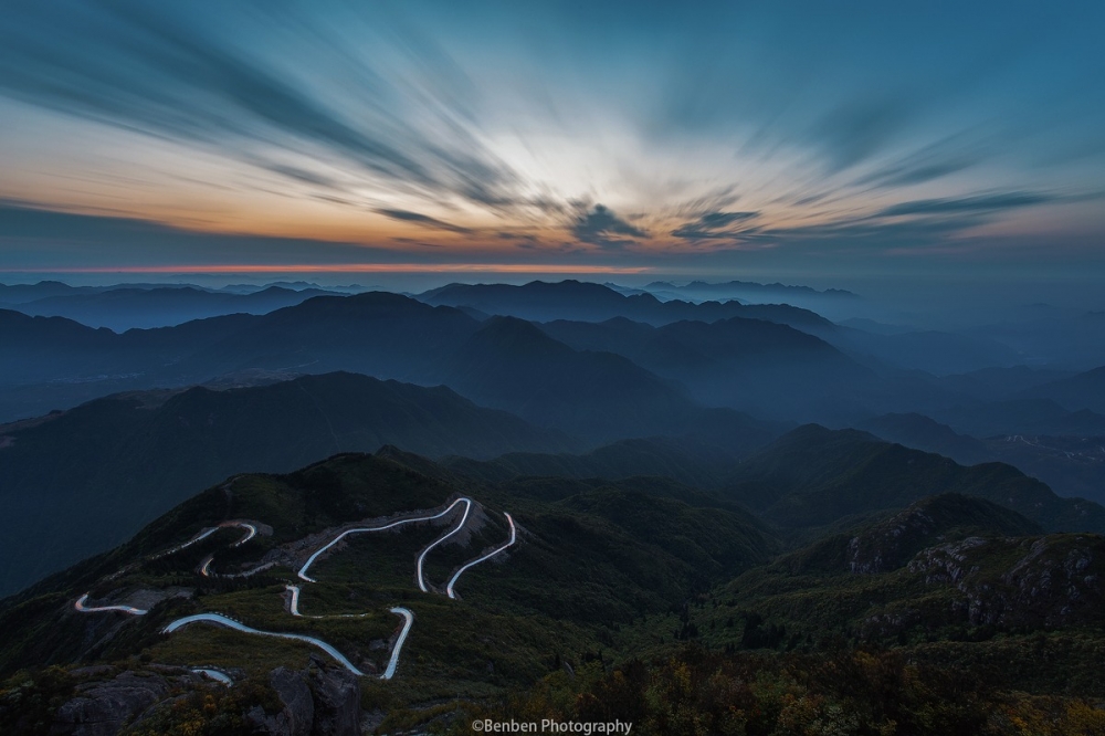 金子山日出风景图