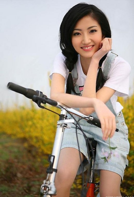 全智贤林允儿宋茜佐佐木希景甜 中日韩双辫子美女发型图片