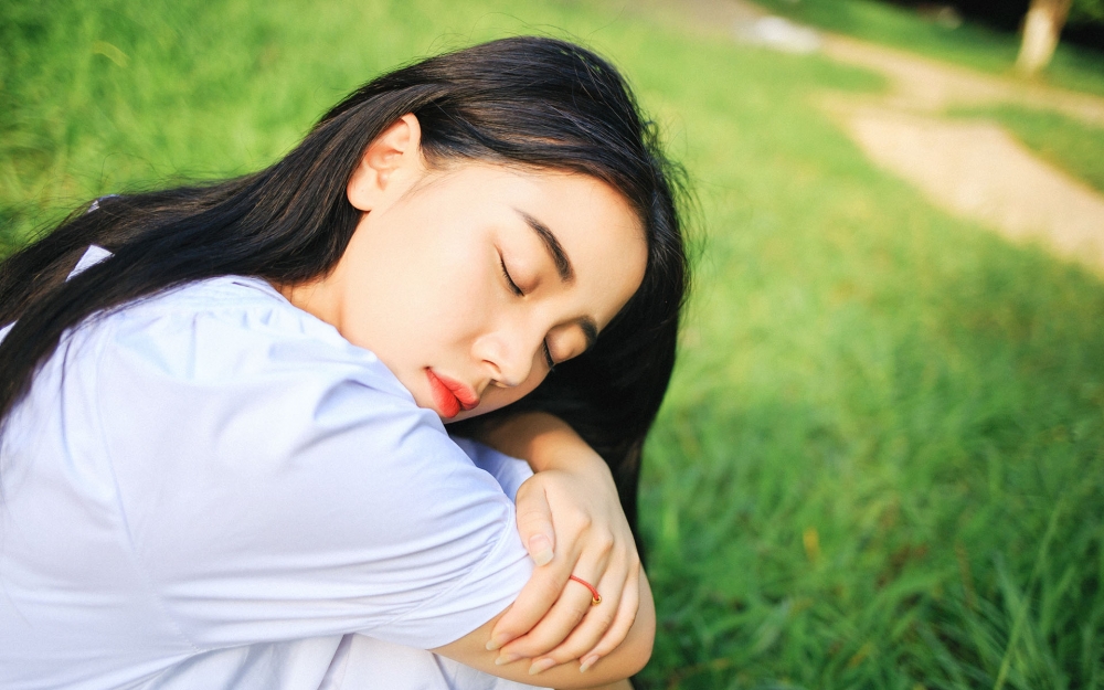长发美女夏日小清新唯美户外写真图片桌面壁纸