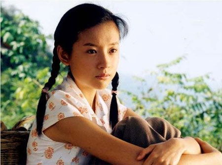 全智贤林允儿宋茜佐佐木希景甜 中日韩双辫子美女发型图片