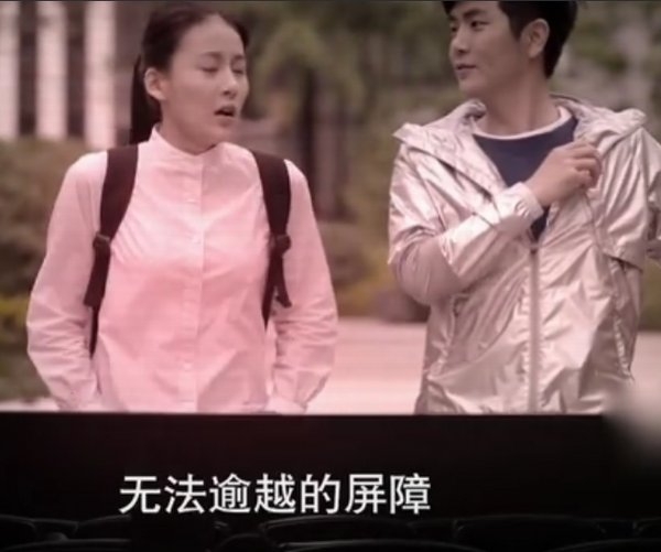 我在用力靠近你