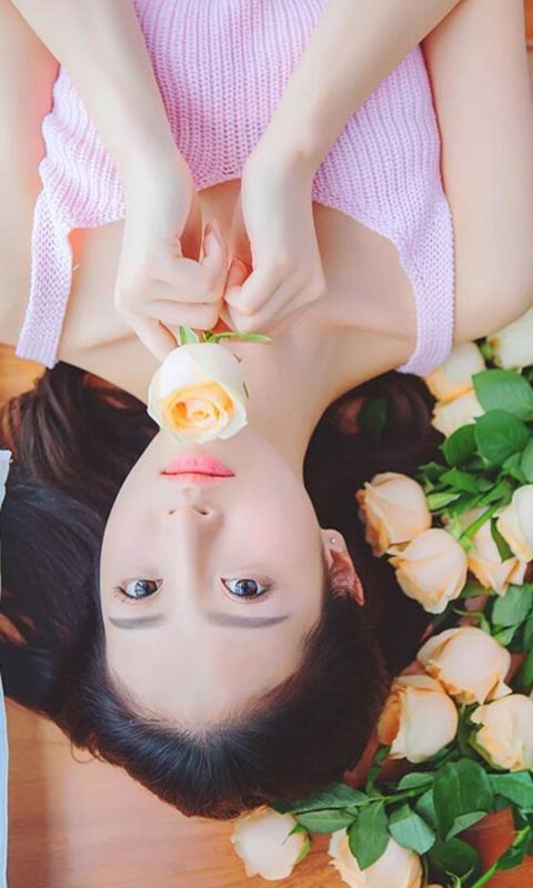 夏日甜美美女手机桌面壁纸下载