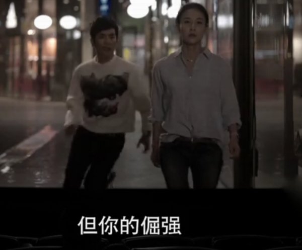 我在用力靠近你