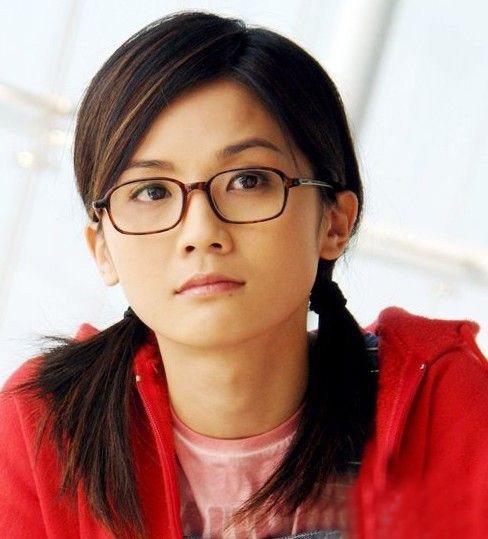 全智贤林允儿宋茜佐佐木希景甜 中日韩双辫子美女发型图片