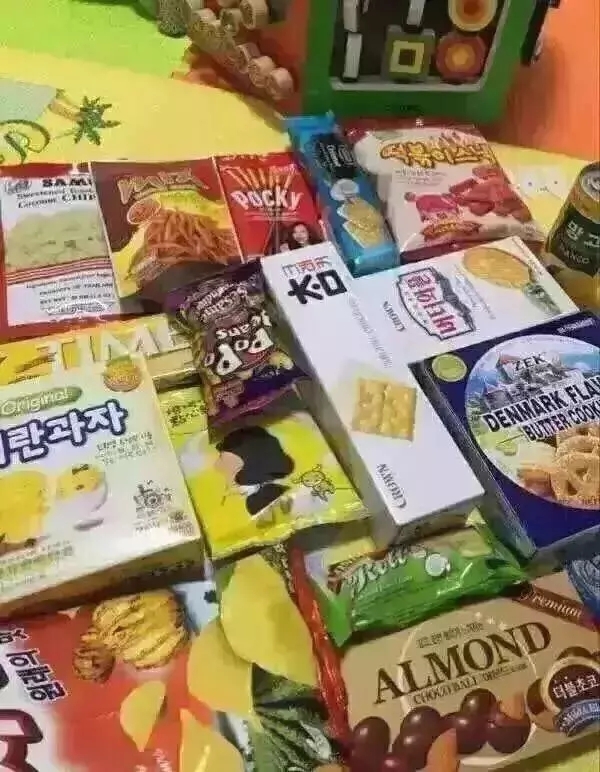 国庆给女孩子寄零食的男生