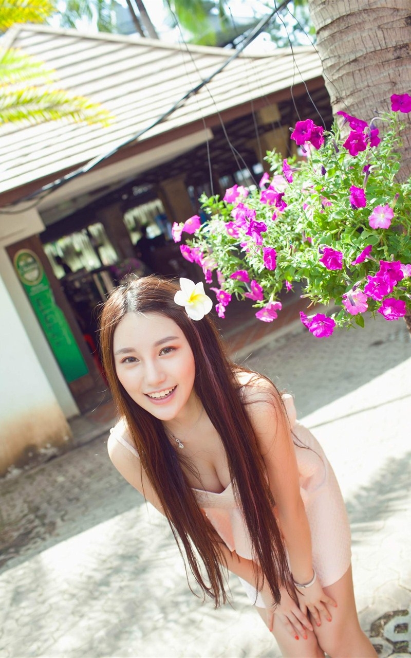 小清新热辣泳装清纯美女手机壁纸