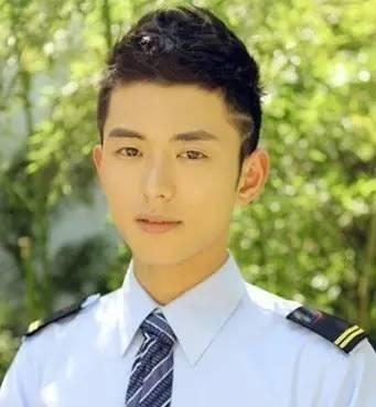 清爽十足的男生短发发型大全  显青春更时尚