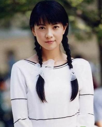 全智贤林允儿宋茜佐佐木希景甜 中日韩双辫子美女发型图片