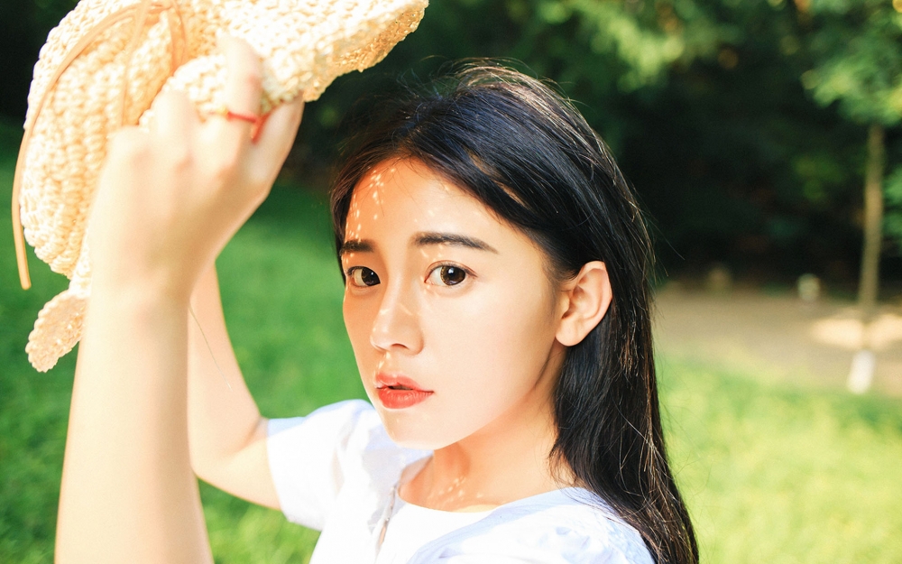 长发美女夏日小清新唯美户外写真图片桌面壁纸