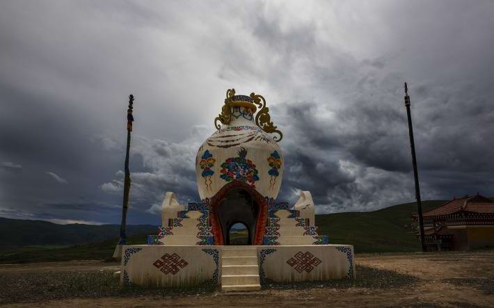 四川郎依寺风景高清晰图片壁纸