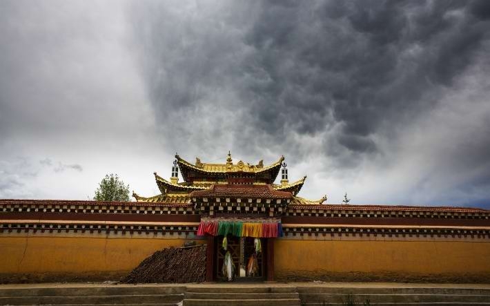 四川郎依寺风景高清晰图片壁纸