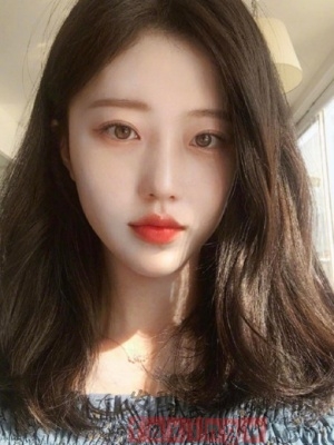 齐肩发烫哪种好看 看女神如何打理