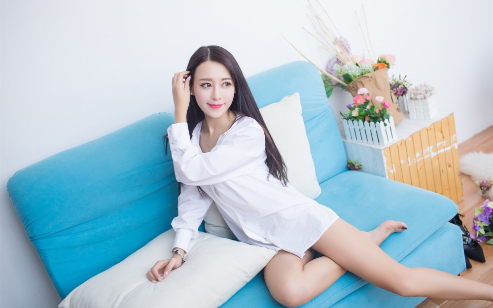 清纯美女居家衬衣美腿靓丽写真高清壁纸