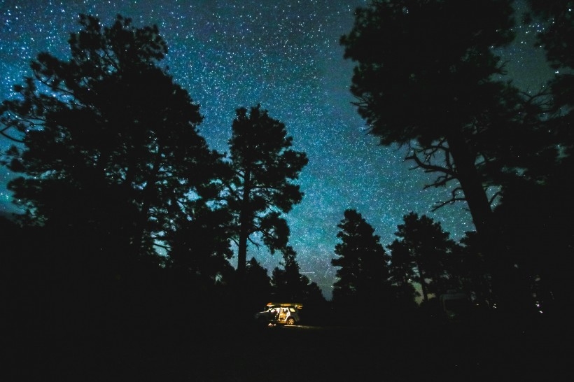 繁星点点的夜空图片