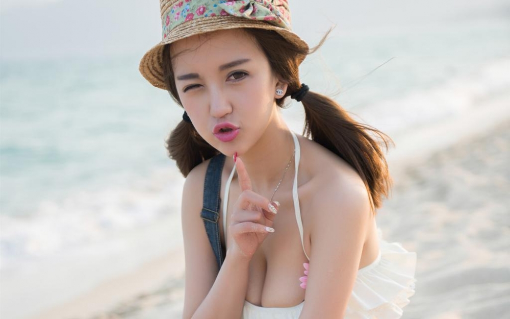 潘玮monkey小潘鼠海边写真壁纸