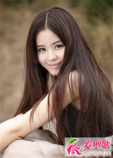 中分刘海的美妙发型 充满惊喜的时尚发型