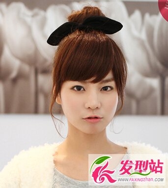 怎么扎头发好看 简单韩式扎发甜美可人