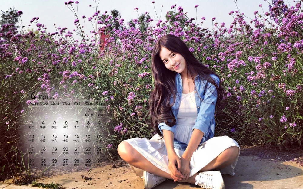 2017年4月花海中的高清美女桌面日历壁纸