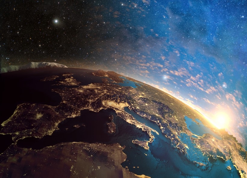 宇宙闪亮的星系图片