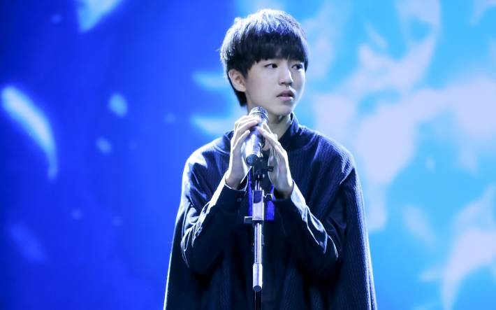 TFBOYS王俊凯深情演唱电脑壁纸