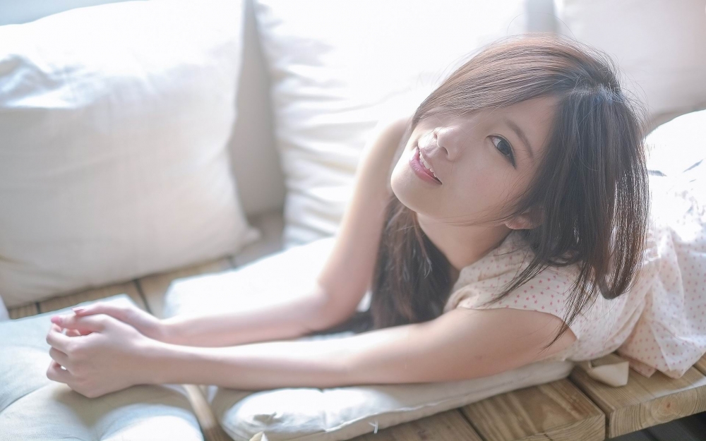 唯美的女生图片高清电脑桌面壁纸