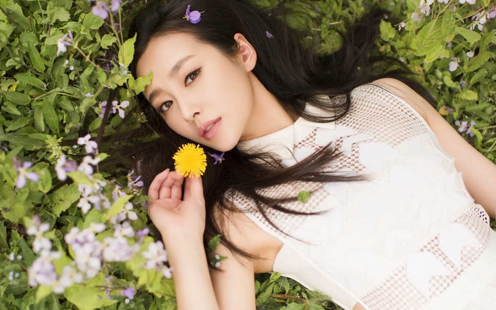 小清新美女户外摄影电脑桌面壁纸