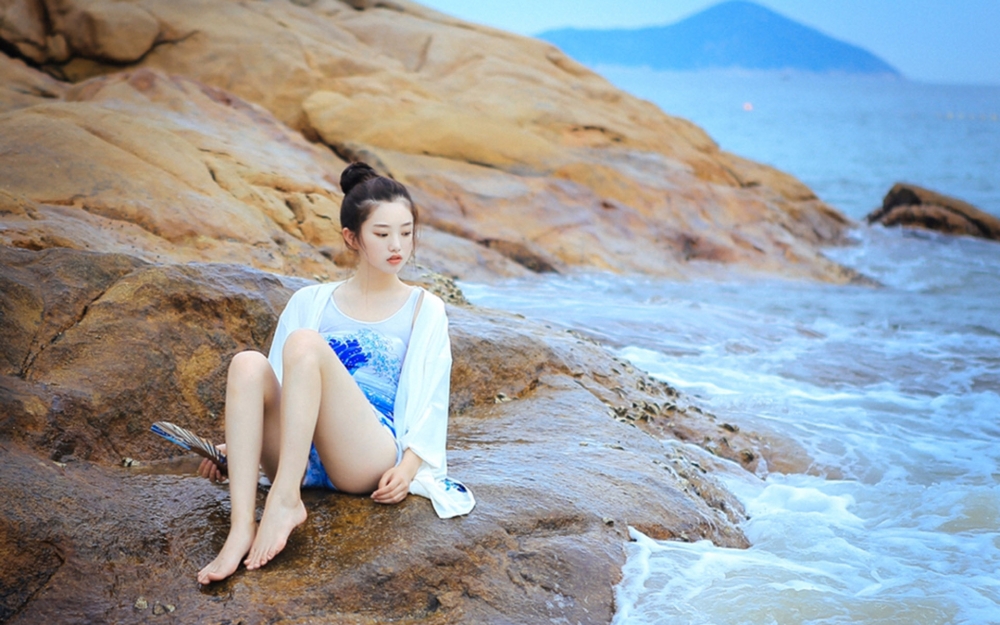 海边清纯可人美女壁纸