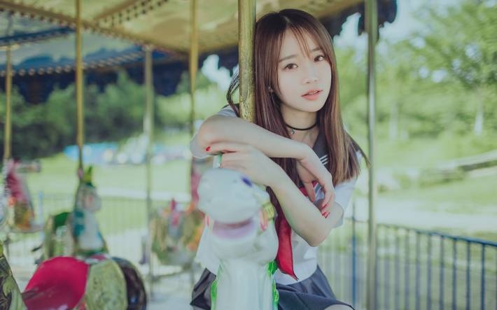 水手制服美女游乐园写真图片壁纸