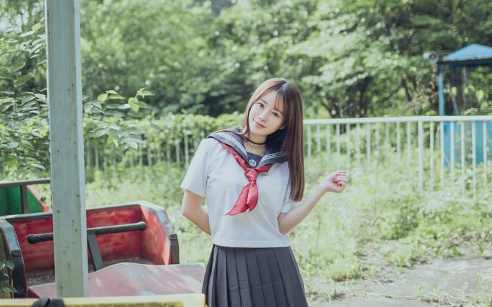 水手制服美女游乐园写真图片壁纸