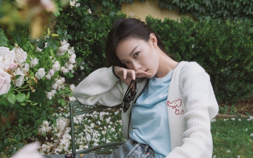 美女倪妮户外写真桌面壁纸