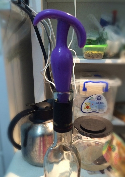 这瓶红酒的木塞哪去了？