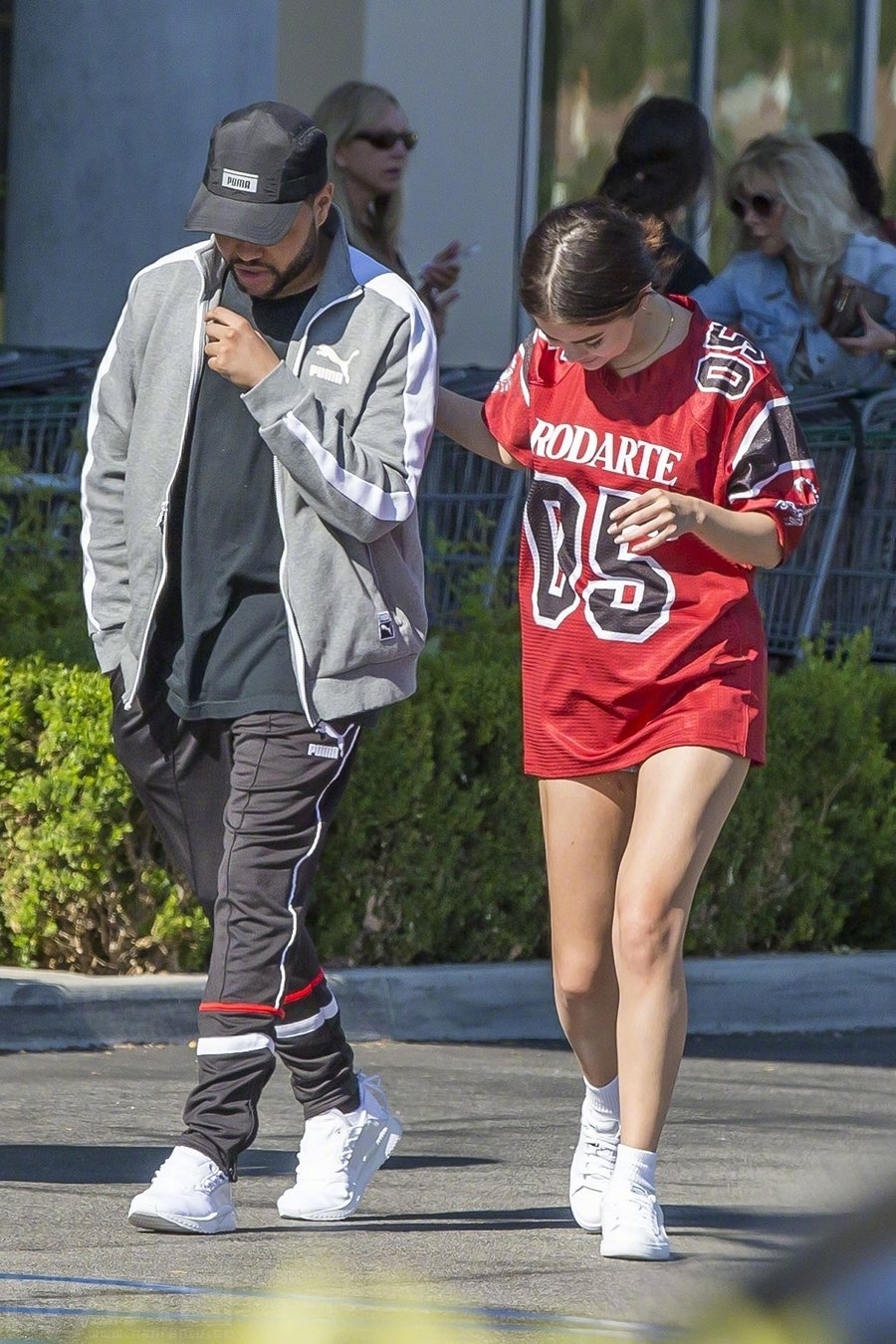TheWeeknd赛琳娜街拍 SelenaGomez和TheWeeknd最新消息