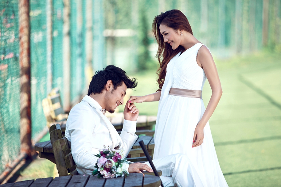草坪上的爱情 婚纱照