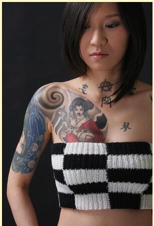 美女独特艺妓半胛纹身图案