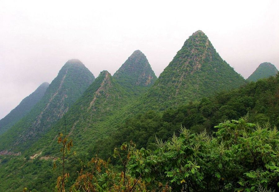 绿色山岭意境唯美风景图片