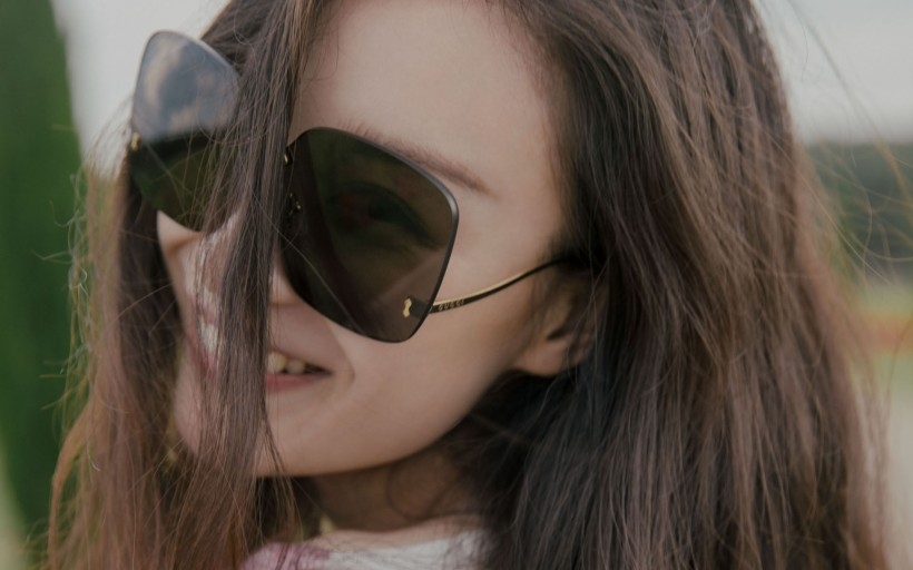 美女倪妮户外写真桌面壁纸