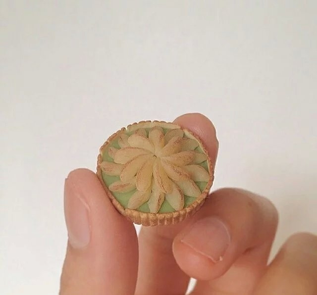 颜欢；指尖的迷你食物.