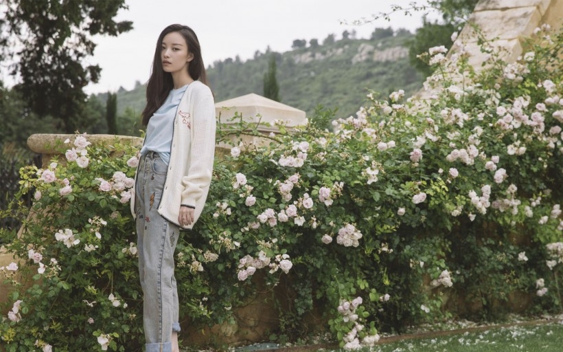 美女倪妮户外写真桌面壁纸