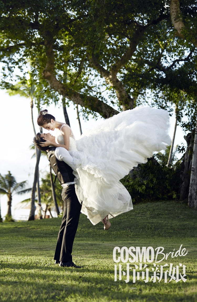 李佳航李晟婚照曝光 海边相拥上演浪漫时刻 婚纱照