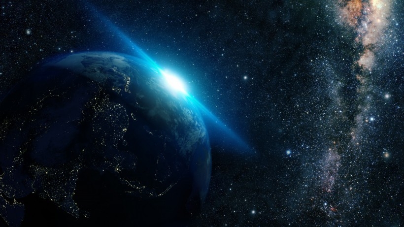 宇宙闪亮的星系图片